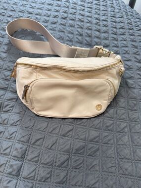 lululemon athletica Ivory 4L Everywhere Belt bag Crossbody